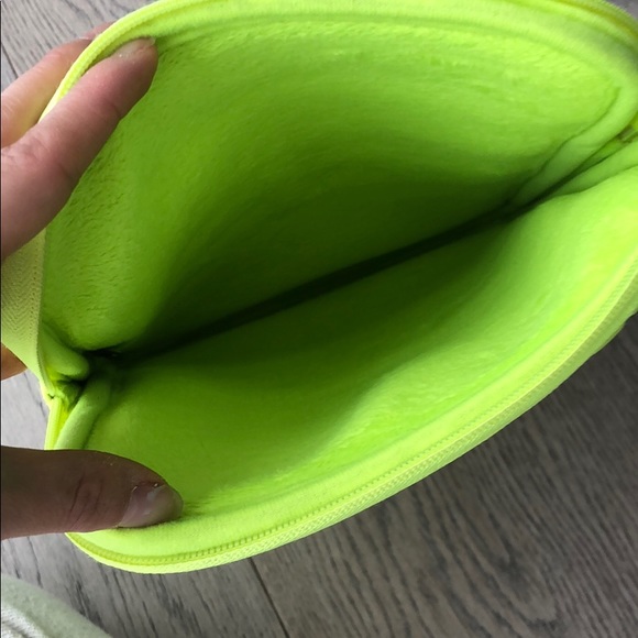 Marc Jacobs tablet case - Picture 3 of 5